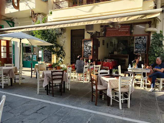 Sto Karfi Kai Sto Petalo