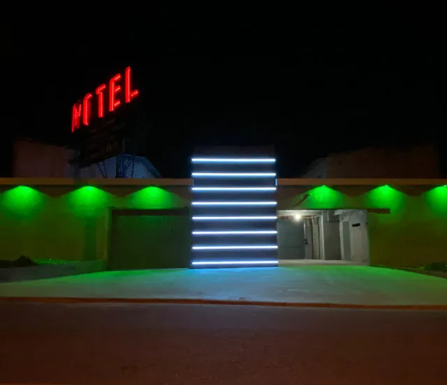 LIGHT MOTEL