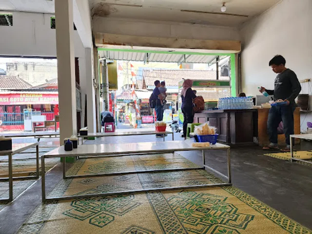 Lesehan Terang Bulan