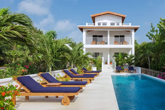 Weezie's Ocean Front Hotel and Garden Cottages