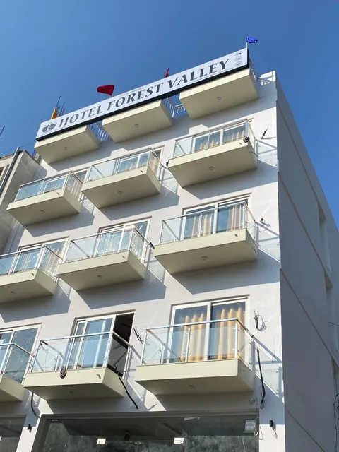 Perfect stayz Premium Forest Valley