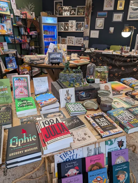 Taylor Street Art and Books