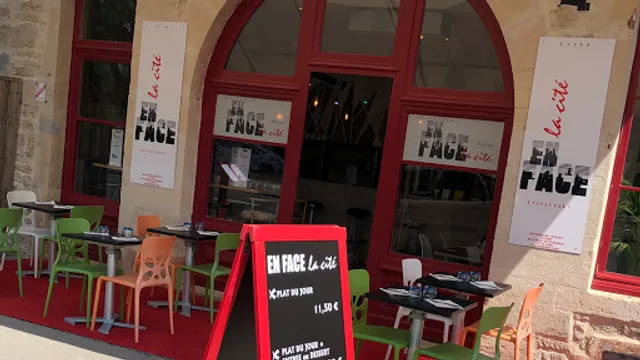 EN FACE La Cité