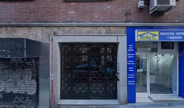 C. de los Fundadores, 8