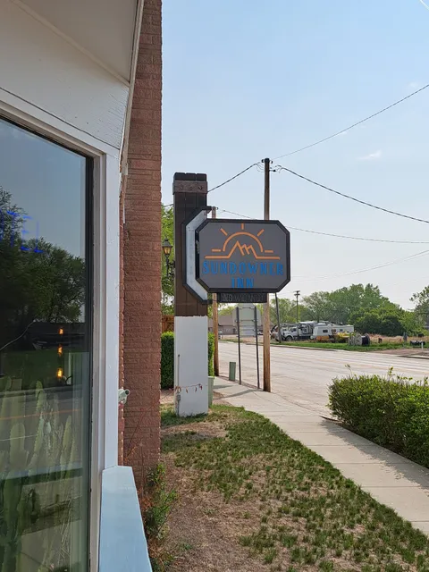 Sundowner Inn