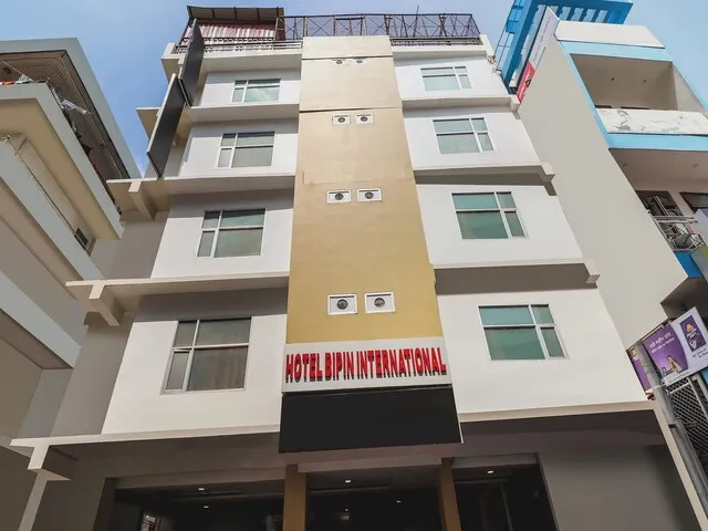 Super Capital O Seven Wonders Inn Near Sahara Ganj Mall