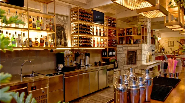 Georgia's Garden Bar & Restaurant