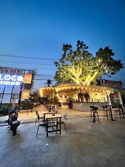 LOCO Foodcourt & Bar