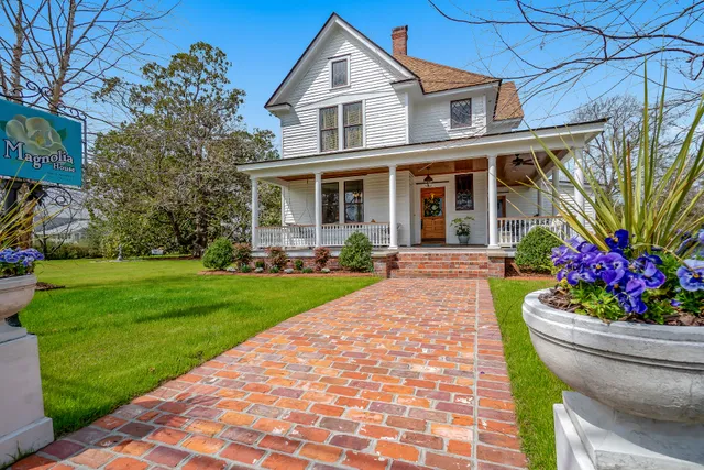 Magnolia House B&B