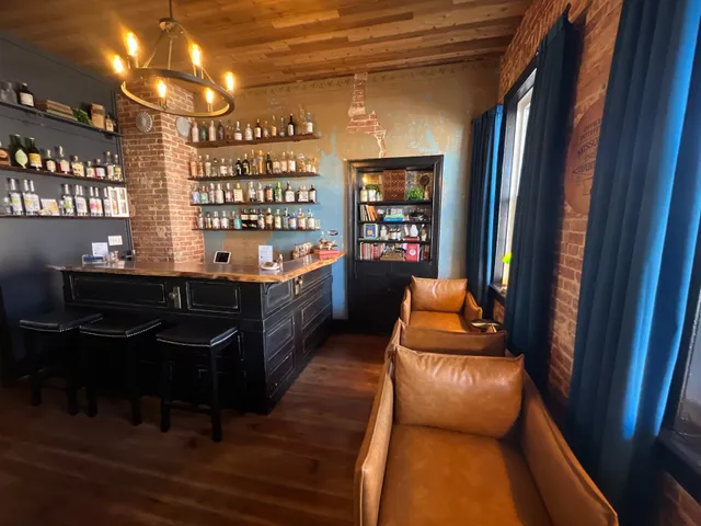 Juniper’s Gin Library