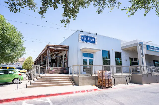 Reservoir-Bar, Patio & Kitchen