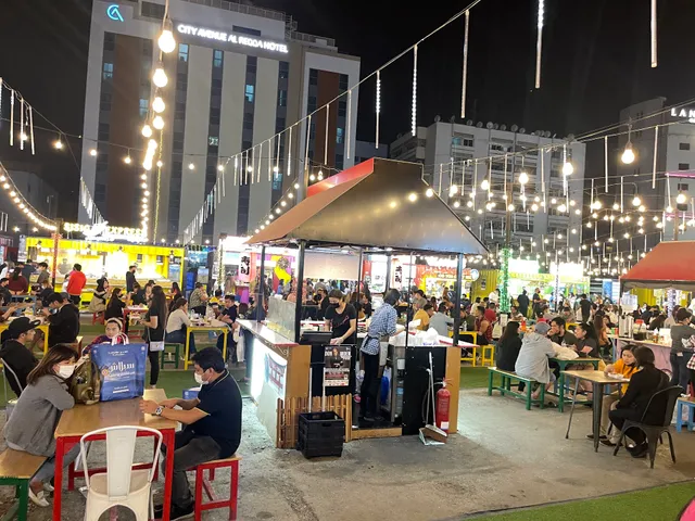 Night Market ( Asian street food, souvenirs )