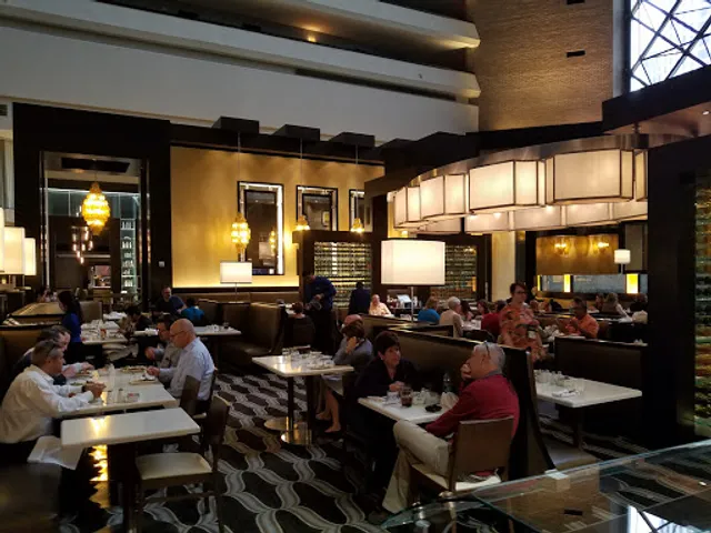 8 Block | Kitchen & Bar