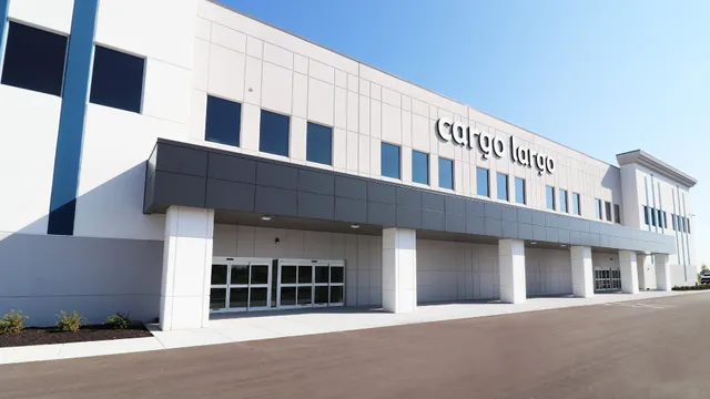 Cargo Largo Retail Store