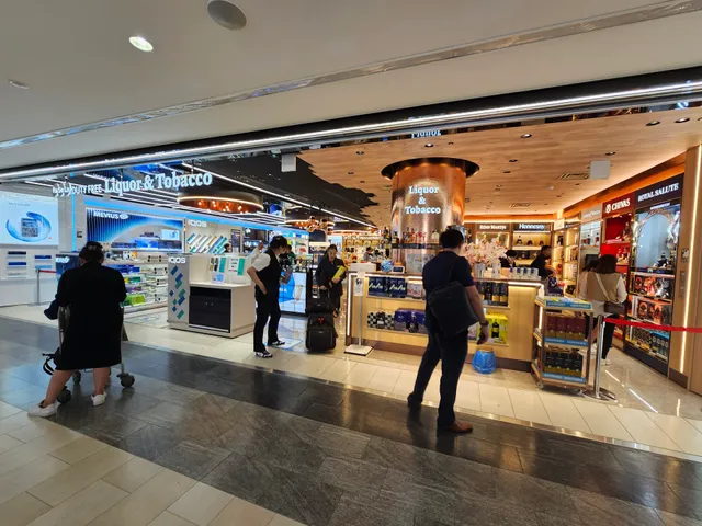 Fa-So-La DUTY FREE Narita Airport No.3 Satellite