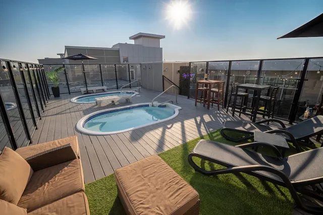 Applause Hotel by Clique Calgary Airport