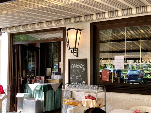 Ristorante Pizzeria Weinstube Al Cardo