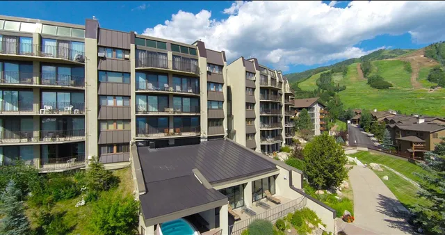 Bronze Tree Condominiums by Mountain Resorts