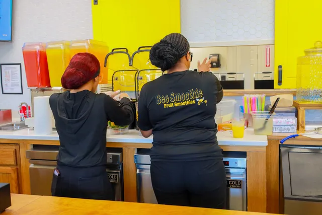 Bee Smoothie's Cafe