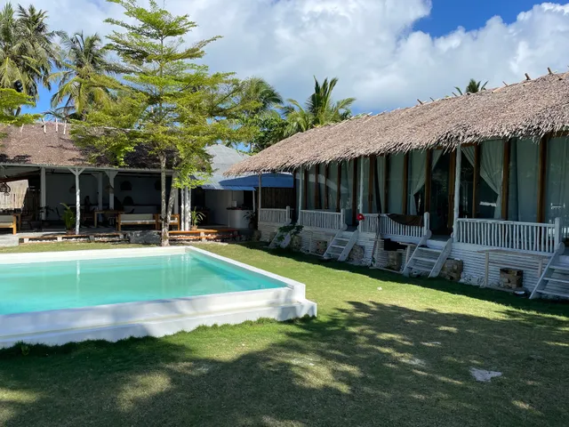 La Belle Restaurant and Resort (Hollow Trees)