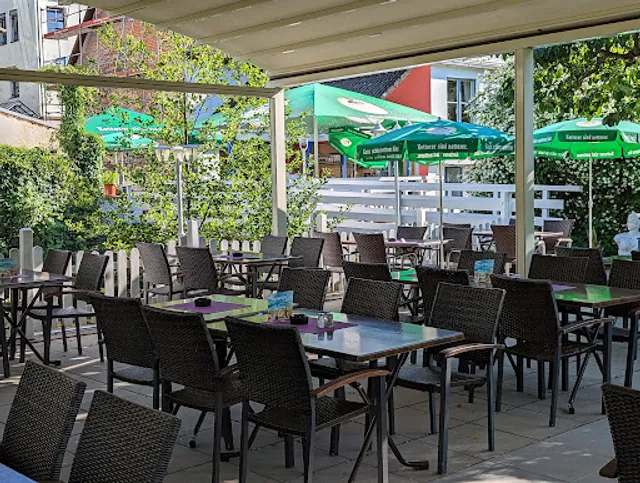 Akropolis - Familie Mangoufis