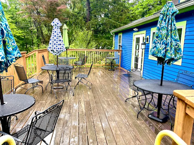 Two Wrasslin' Cats Coffee House & Cafe