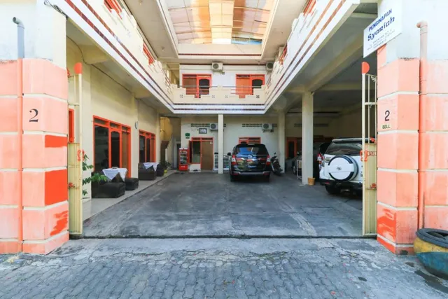 RedDoorz Syariah near Jembatan Merah Plaza