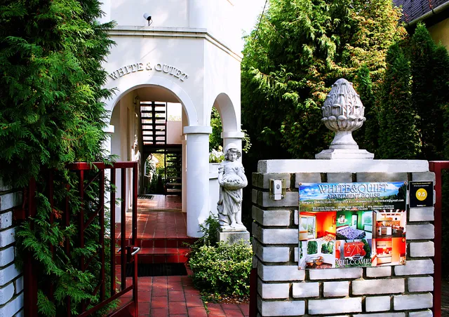 White Quiet Apartment