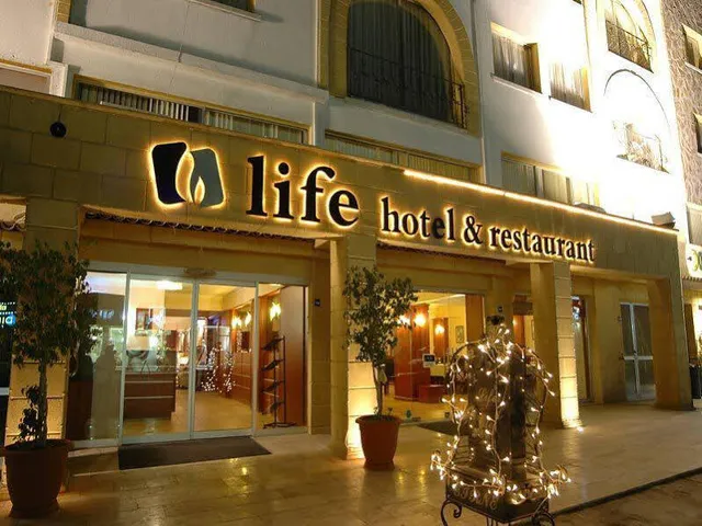 Life otel girne