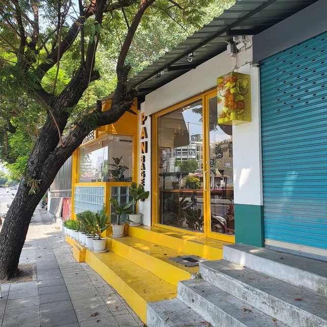 Pan Bagels (แพน เบเกิลส์) สาทร