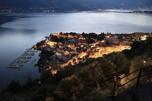 APT CON 2 CAMERE DA LETTO, BALCONE & VISTA LAGO!