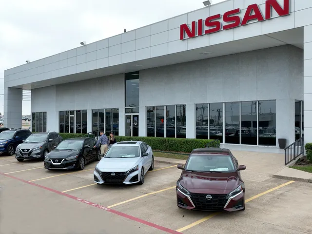 Trophy Nissan