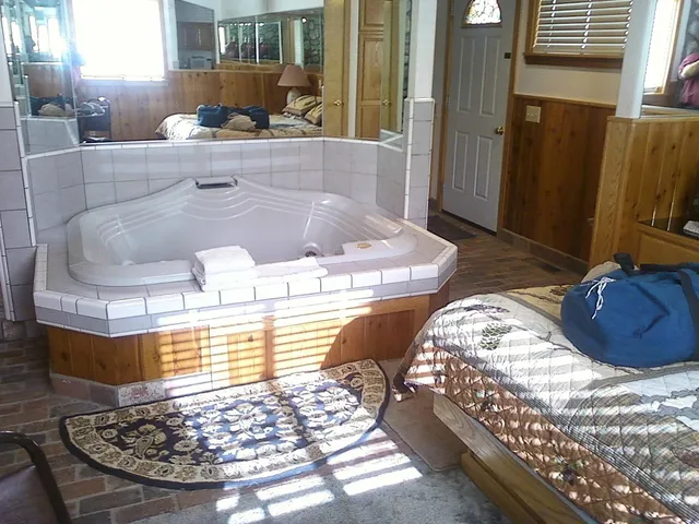 Creek Runner's Lodge