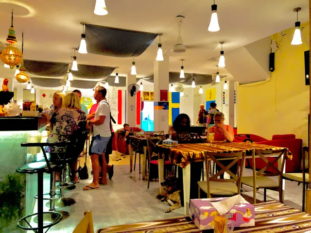 Living Room Guesthouse and restaurant with western ,pizza and Thai food Bang Lut Beach Khaolak