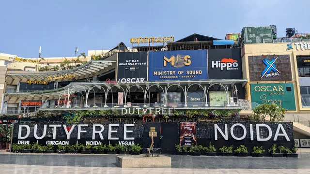 Imperfecto Gardens Galleria