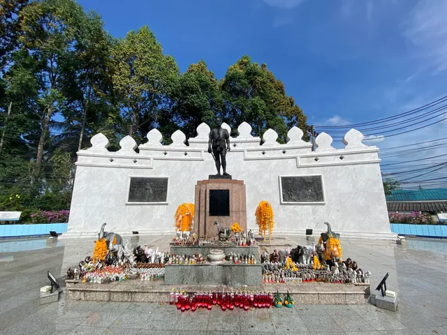 Phraya Thukharat Monument