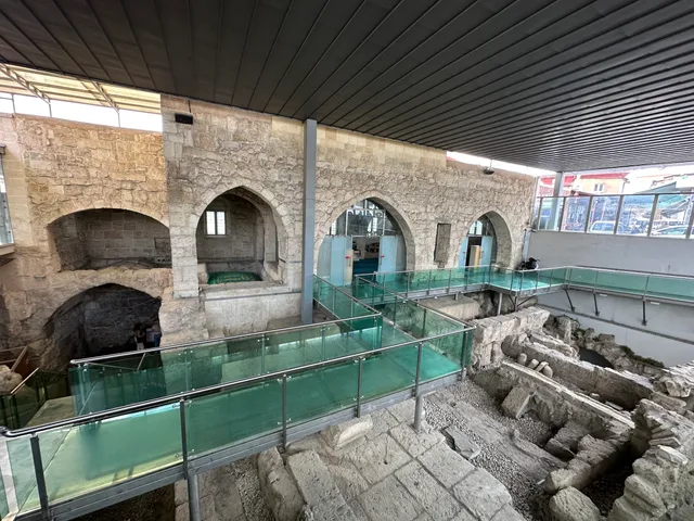 Danyal Peygamber Kabri - Makam-ı Şerif Câmii