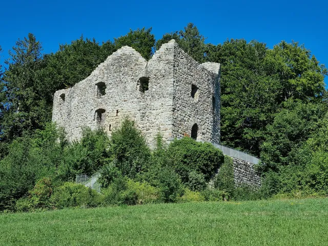 Ruine Nünegg Lieli
