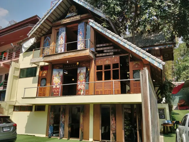 Roi Dvarapala Ban Devalaya