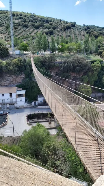 Puente Colgante y Tirolina