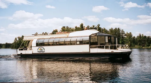 Northernaire Houseboats On Rainy Lake