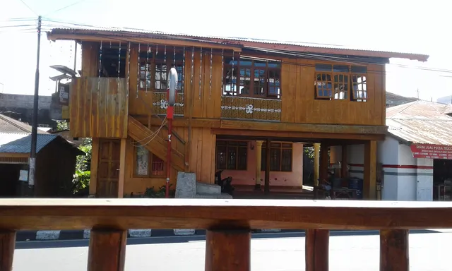 Lucas Authentic Lodge