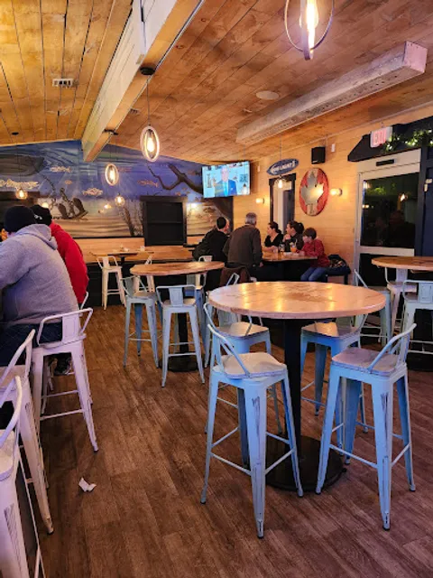 Creekside Bar & Grill