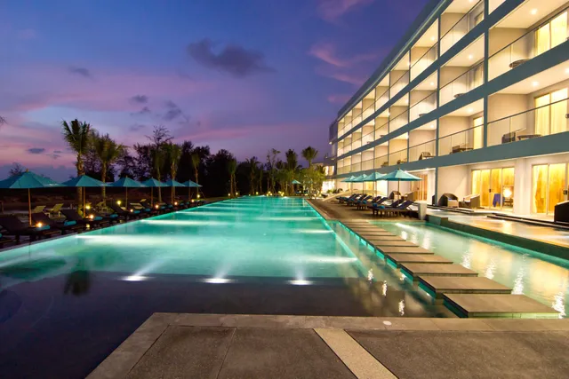 Le Coral Beach Resort & Café​