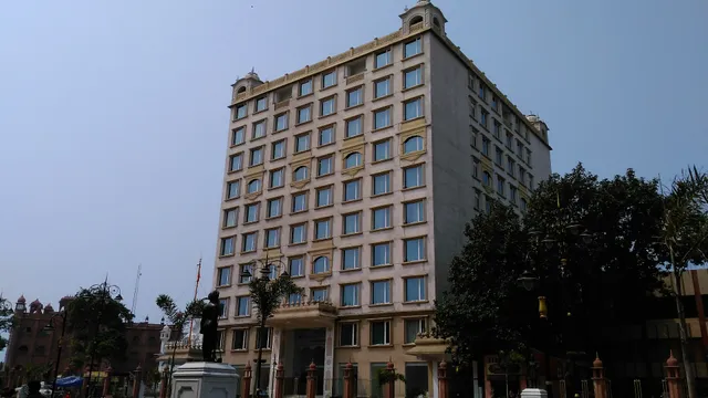 OYO 28635 Golden Castle