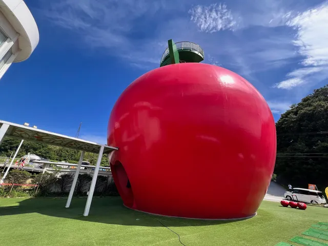 HELLO KITTY APPLE HOUSE