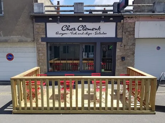 Chez Clément, burger maison, fish and chips, panini, salade Guérande