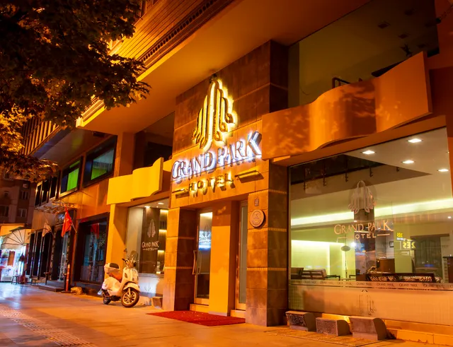 Grand Park Hotel