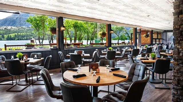 Lakeside Chophouse & Wine Bar