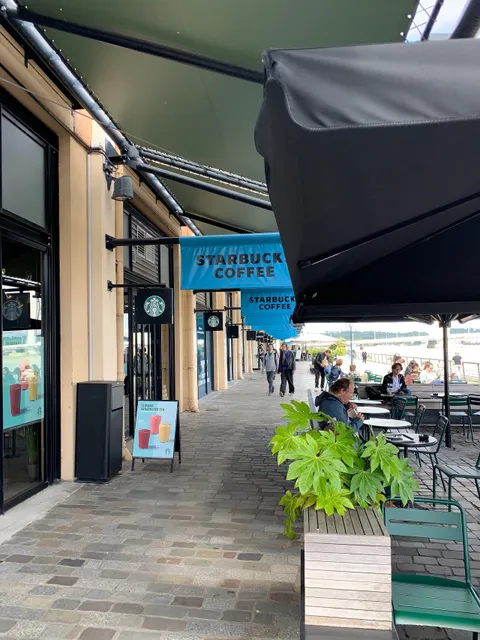Starbucks Bord'eau Village